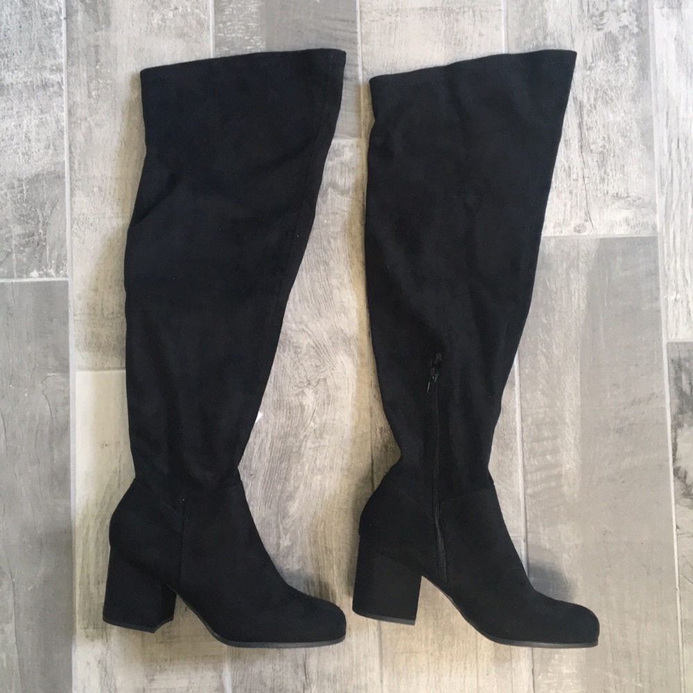 Tall light suede black boots